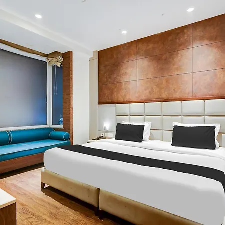Super Townhouse Chhatarpur Near Metro Park